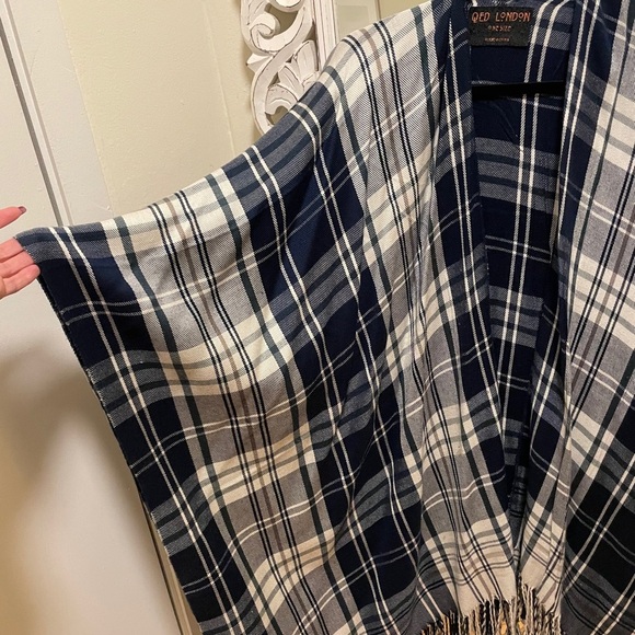 LF Wrap/Shawl - Picture 5 of 5